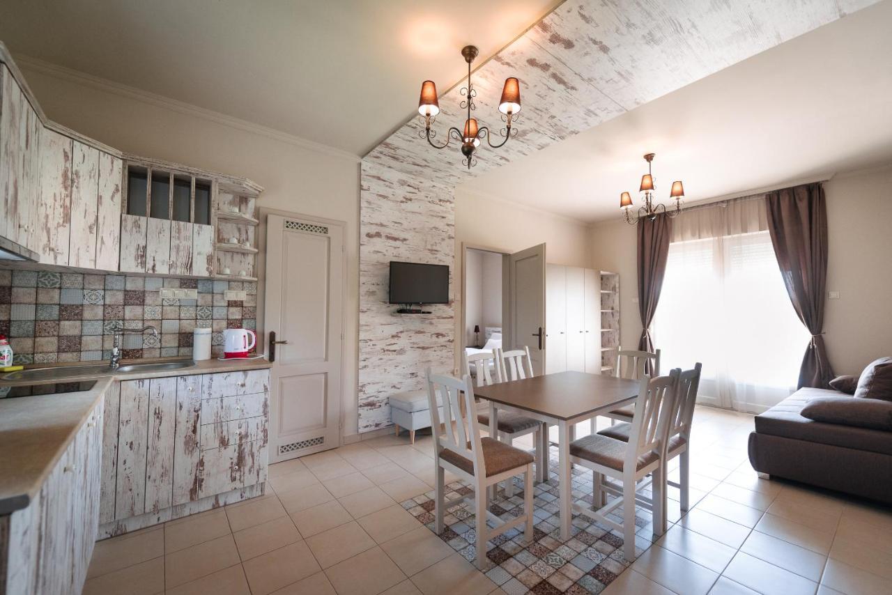 Appartamento Aranyszarvas Panzio, Etterem Es Grillterasz Esterno foto