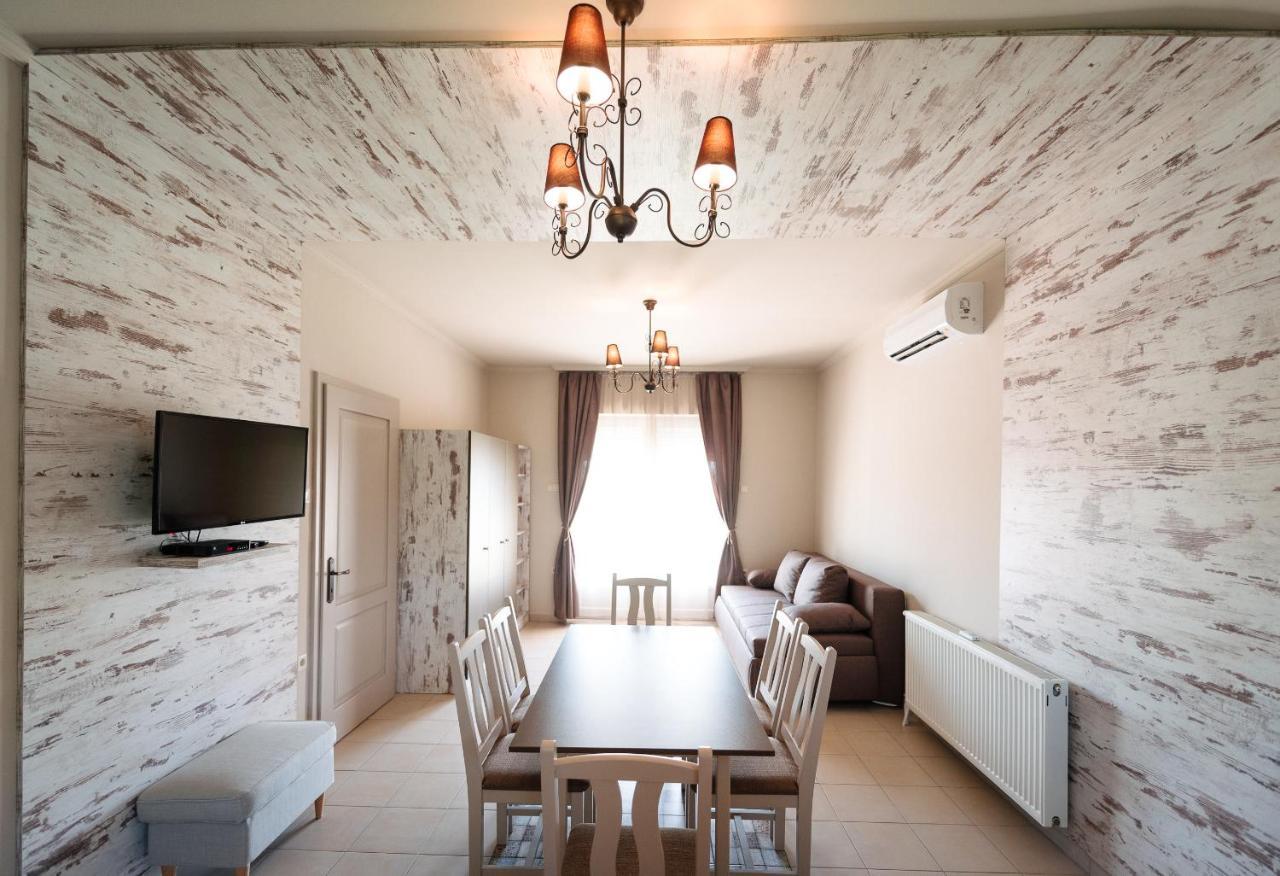Appartamento Aranyszarvas Panzio, Etterem Es Grillterasz Esterno foto