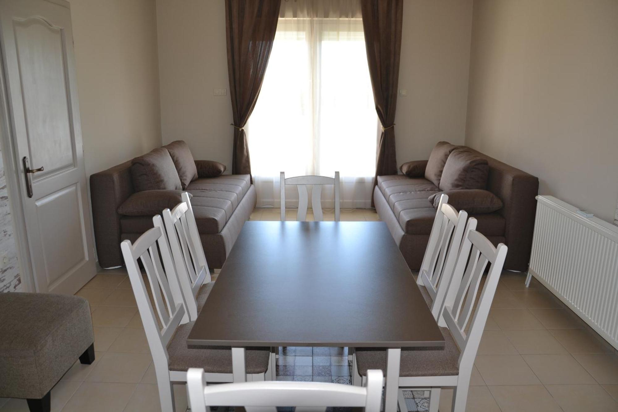 Appartamento Aranyszarvas Panzio, Etterem Es Grillterasz Esterno foto