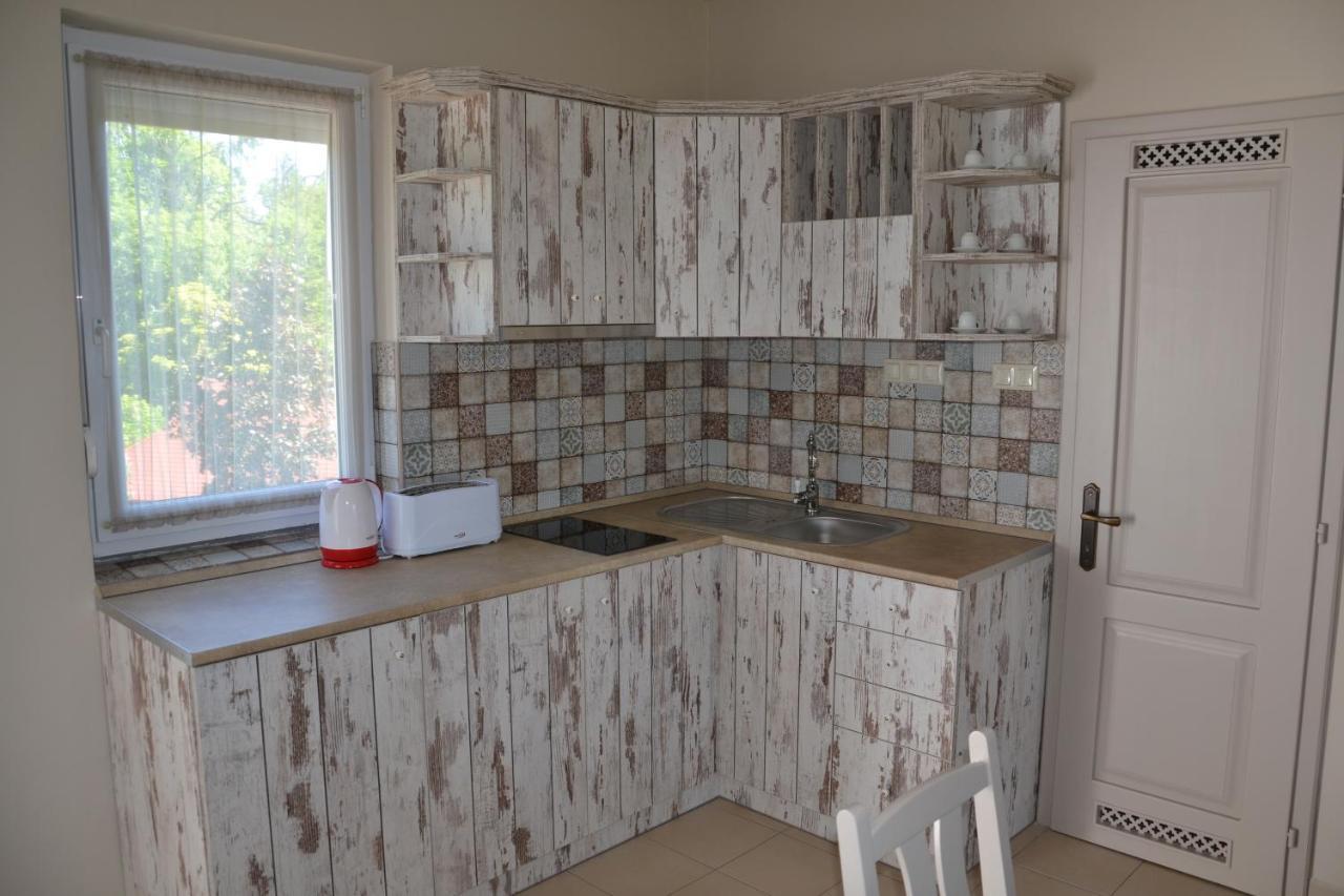 Appartamento Aranyszarvas Panzio, Etterem Es Grillterasz Esterno foto