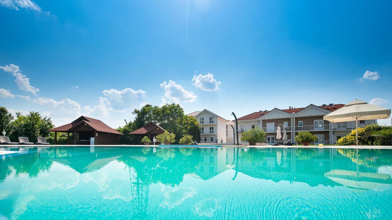 Appartamento Aranyszarvas Panzio, Etterem Es Grillterasz Esterno foto