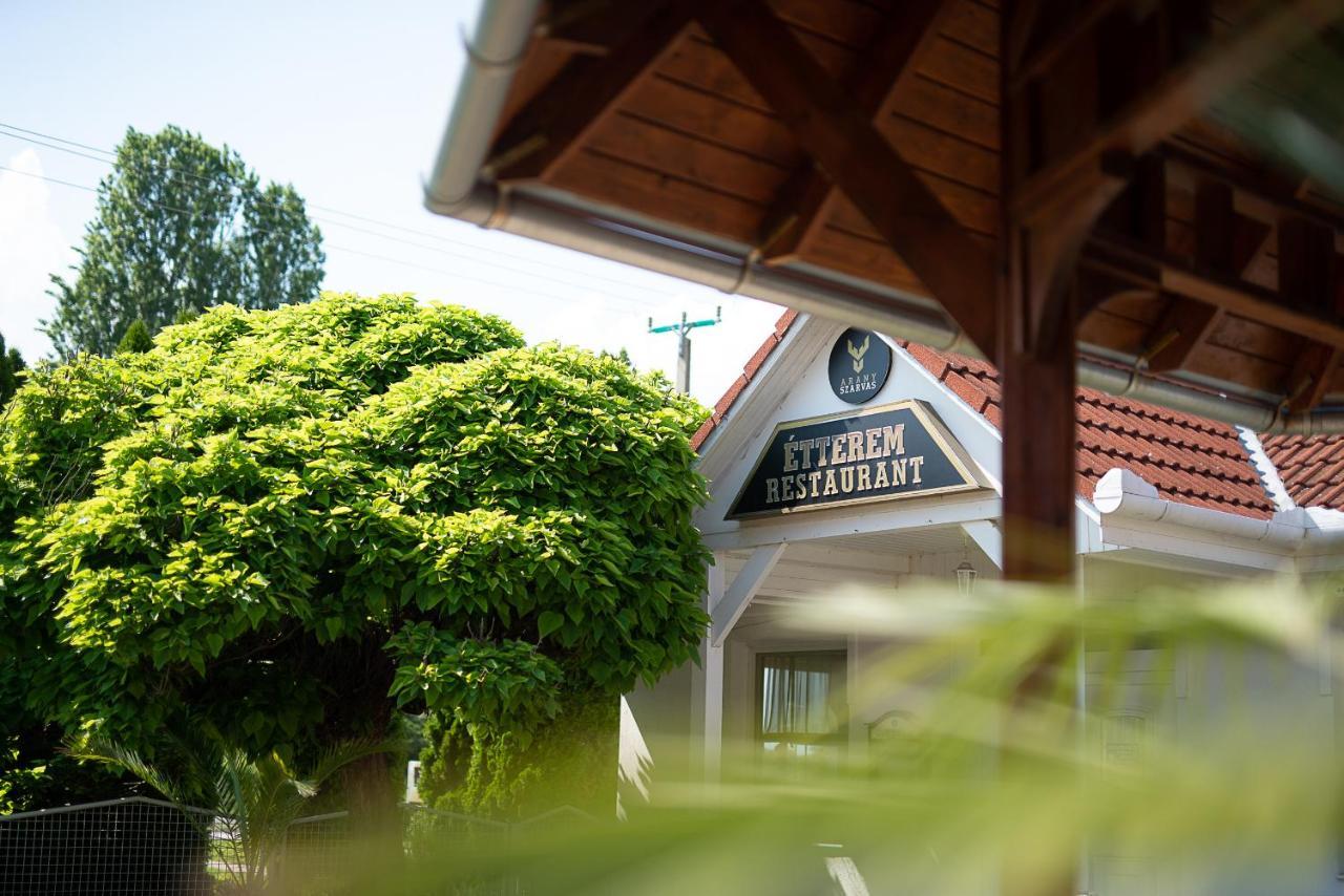 Appartamento Aranyszarvas Panzio, Etterem Es Grillterasz Esterno foto