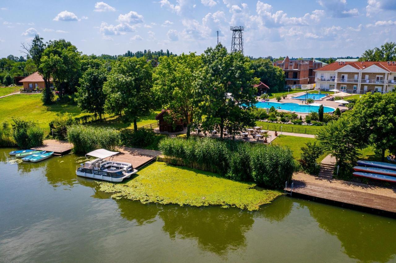 Appartamento Aranyszarvas Panzio, Etterem Es Grillterasz Esterno foto