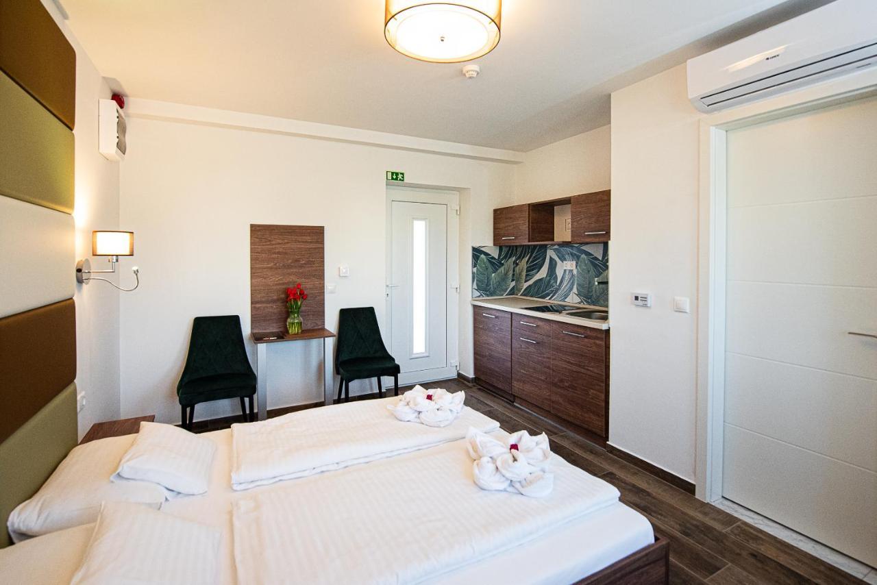 Appartamento Aranyszarvas Panzio, Etterem Es Grillterasz Esterno foto