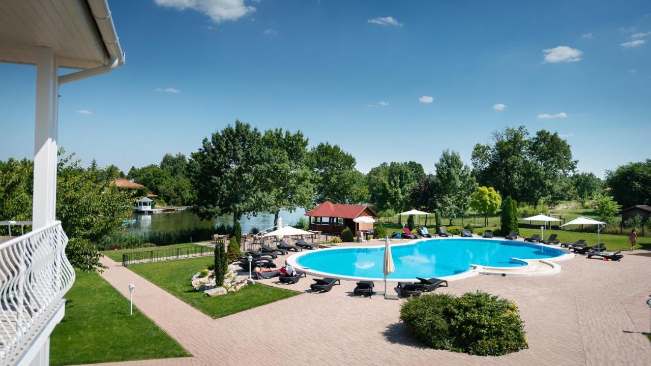 Appartamento Aranyszarvas Panzio, Etterem Es Grillterasz Esterno foto