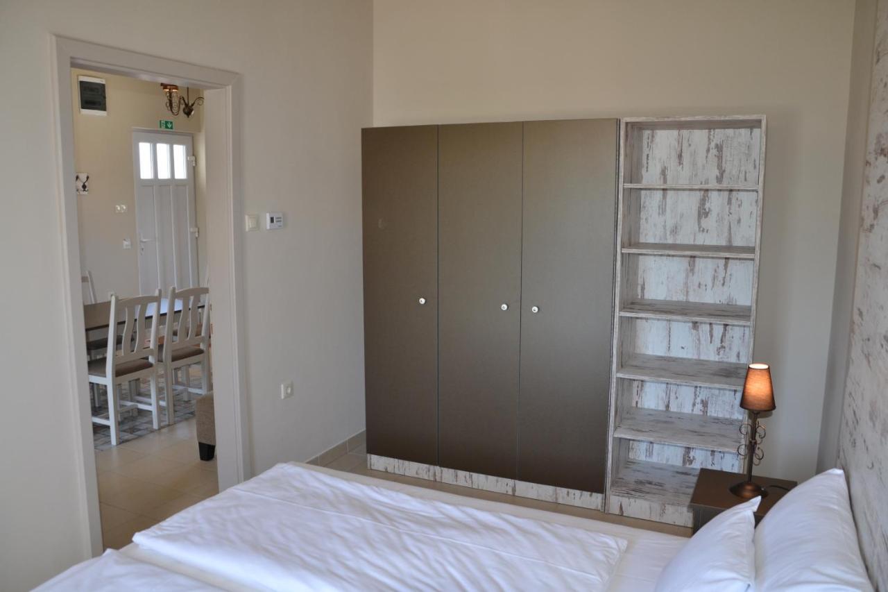 Appartamento Aranyszarvas Panzio, Etterem Es Grillterasz Esterno foto