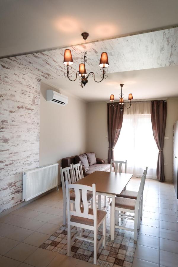 Appartamento Aranyszarvas Panzio, Etterem Es Grillterasz Esterno foto